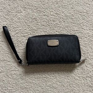 Michael Khors Wristlet Wallet - black MK logo print